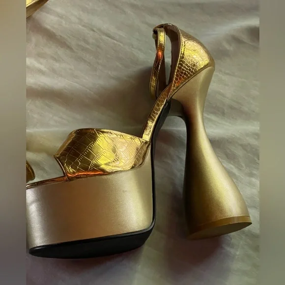 GOLD PLATFORM MULE US 9 woman’s ⛄️ - Picture 2 of 12